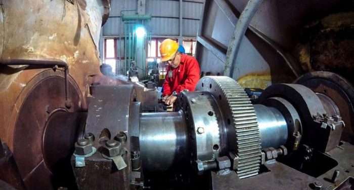 En la industria eléctrica cubana no se ha perdido ni un minuto, no hay desaliento en ninguno de los trabajadores. Foto: ACN