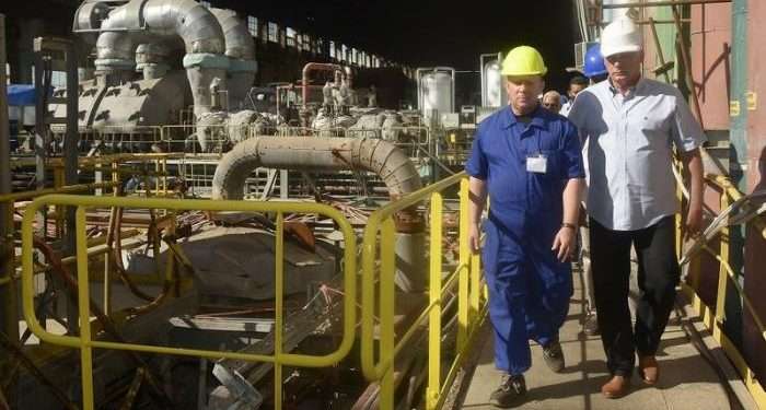 El mandatario destacó la labor intensa de los trabajadores electroenergéticos, para recuperar, en el menor tiempo posible, la capacidad de generación. Foto: Estudios Revolución
