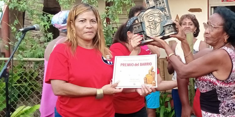 Premio del Barrio para María Elena