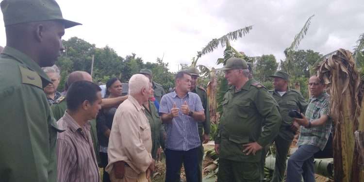 Presidente de Cuba chequea áreas de Artemisa afectadas por Ian