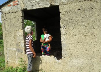 Su abuela está dispuesta a donarle una casa en fase de terminación a Arletys, si el gobierno asume las labores restantes