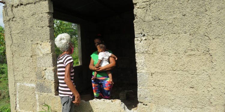 Su abuela está dispuesta a donarle una casa en fase de terminación a Arletys, si el gobierno asume las labores restantes