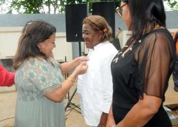 Reciben artemiseñas Distinción 23 de agosto