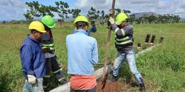 Continúan labores para restablecer el servicio eléctrico en Artemisa