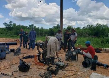 Brigadas de diferentes empresas laboran de manera paralela en la instalación de la conductora