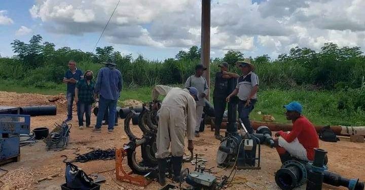 Brigadas de diferentes empresas laboran de manera paralela en la instalación de la conductora