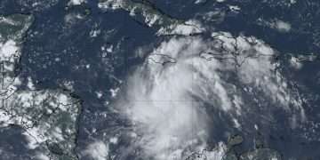 Se acerca Ian, y Artemisa está alerta