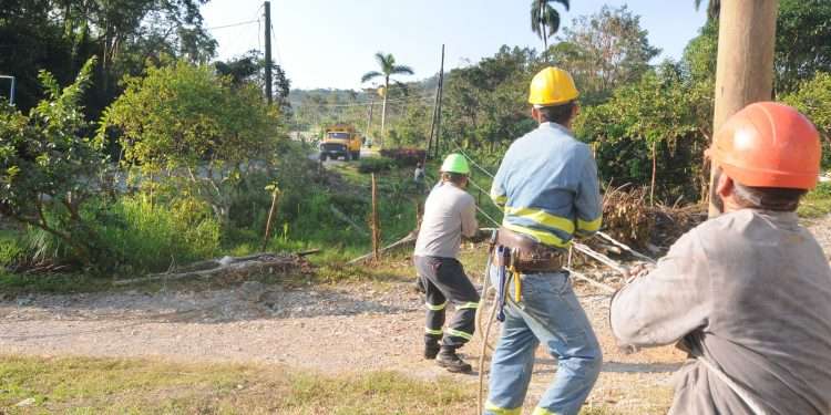 Constata presidente cubano labores de recuperación en Bahía Honda