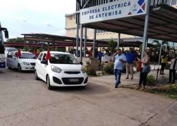 Parten a Pinar de Río trabajadores eléctricos de Artemisa