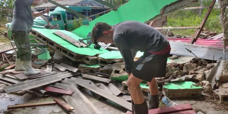 Los habitantes de Majana se empeñan en recuperarse de los destrozos de Ian / Foto: Otoniel Márquez
