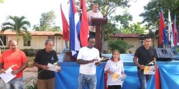 Homenaje a los constructores en su día