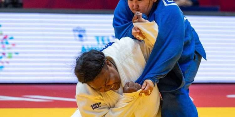 Luxación saca del tatami a Idalys