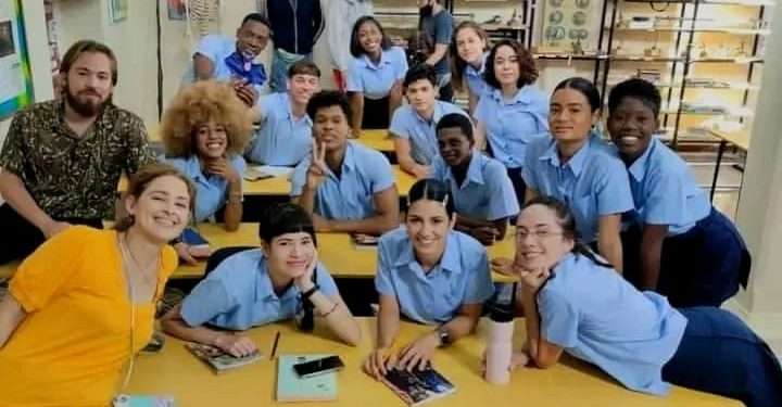 Amalia unto a parte del equipo de Calendario