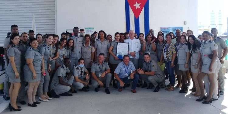 Jóvenes aduaneros con un gran sentido del deber