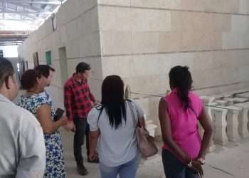 En la extracción y procesamiento de piedra jaimanita, una UEB marieleña