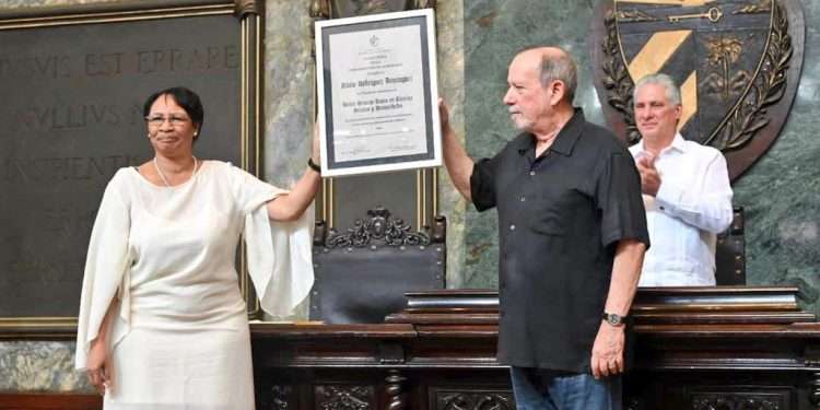 Silvio Rodríguez: Doctor Honoris Causa de la Universidad de la Habana