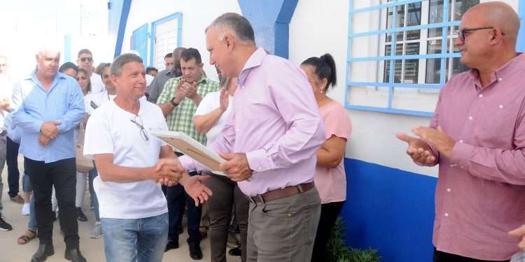 En la inauguración del Centro de Clasificación Postal reconocieron a trabajadores destacados en las labores constructivas / Fotos: Otoniel Márquez