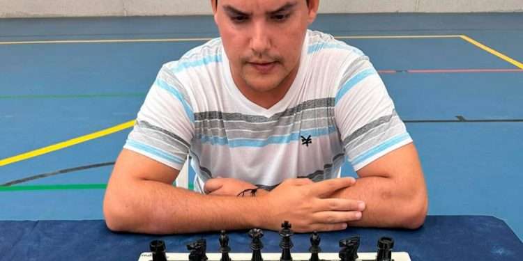 Maestro en un juego de guerra