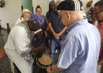 Lección de espiritualidad con tambores batá