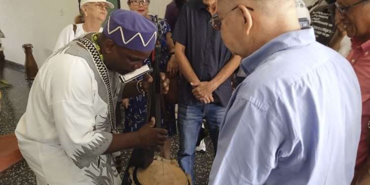 Lección de espiritualidad con tambores batá