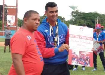 Autoridades del Partido, el Inder y la FMC, reconocieron a los muchachos del oro en Béisbol 5