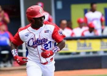 Artemisa paga leña con flechas