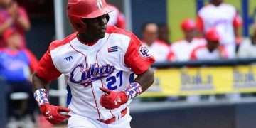 Artemisa paga leña con flechas