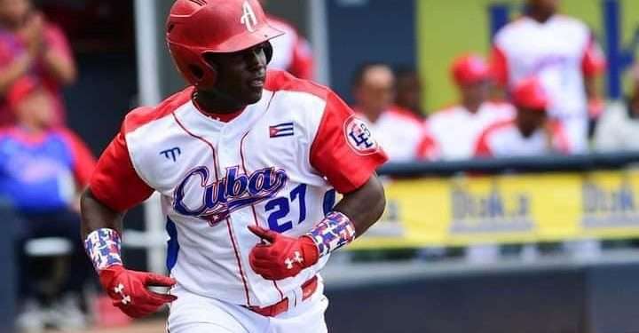 Artemisa paga leña con flechas