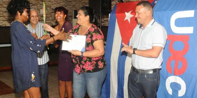 Premian periodismo artemiseño en concurso «17 Enero»