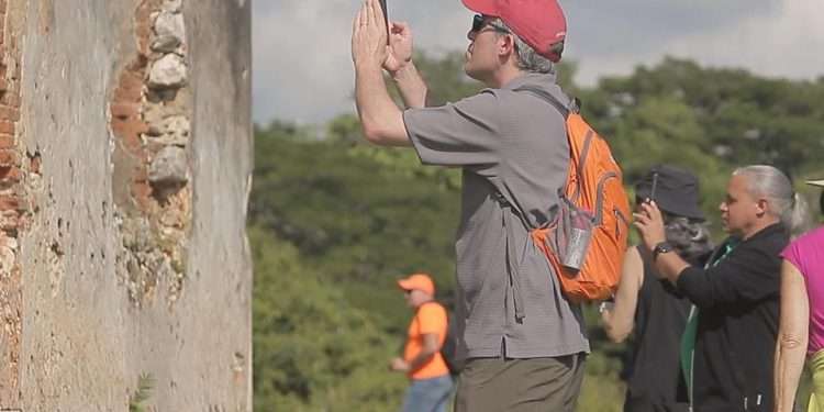 Catedráticos norteamericanos visitaron Angerona