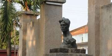 Monumento-Rubén-Martinez-Villena-ALQ