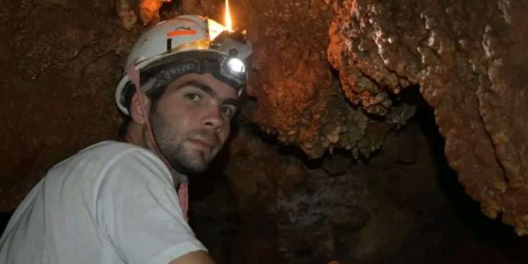 Las aspiraciones de Javier están bien escritas sobre las piedras: concluir el proceso doctoral es una entre tantas