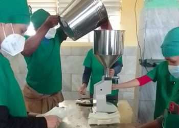 Con esta minindustria aprovechan mejor los productos del campo y diversifican las producciones