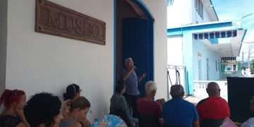 Con un enfoque histórico se abordan las particularidades del bolero, surgido en Santiago de Cuba en el siglo XIX