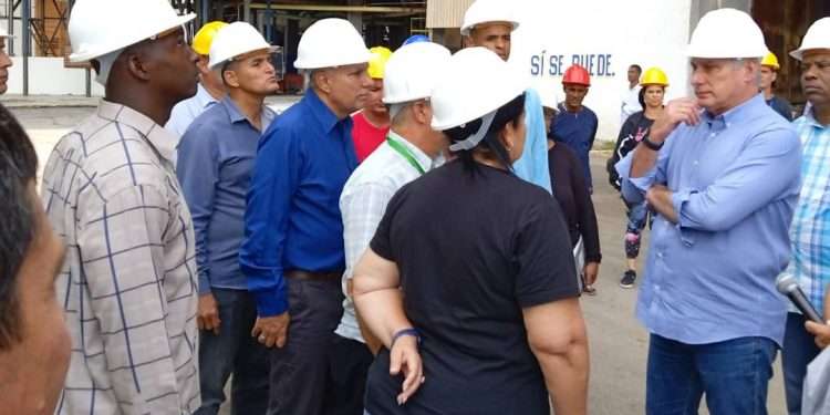 Recorre Presidente cubano centros de importancia en San Cristóbal