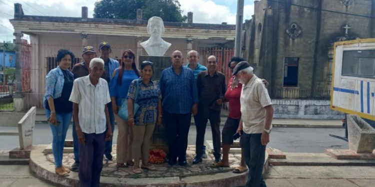 Merecido tributo al Padre de la Patria