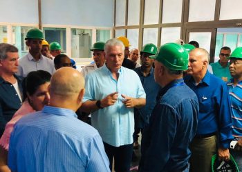 Visita Díaz-Canel centros de interés económico y social de Mariel