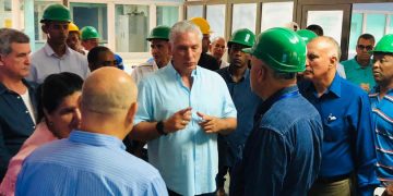 Visita Díaz-Canel centros de interés económico y social de Mariel