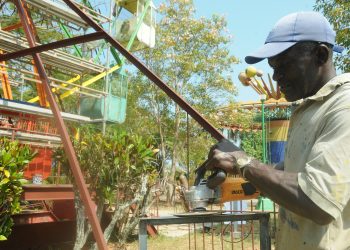 Trabajan en la rehabilitación de la estrella, el carrusel y la reanimación del anfiteatro / Foto: Otoniel Márquez