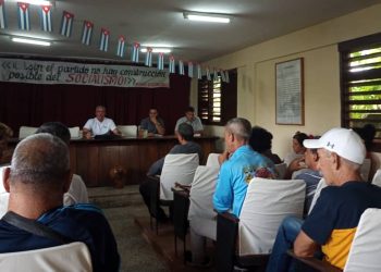 Pescadores sancristobalenses intercambian con autoridades