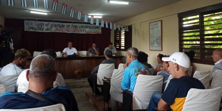 Pescadores sancristobalenses intercambian con autoridades