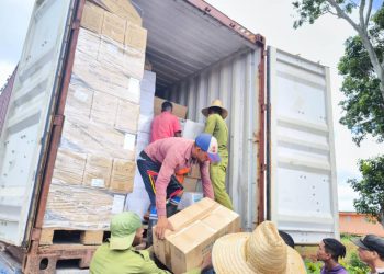 Entregan insumos médicos y materiales gastables a hospitales de Artemisa