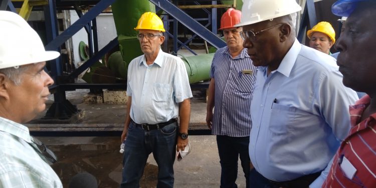 Recorre Vicepresidente cubano central 30 de Noviembre