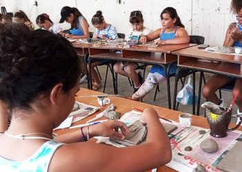 Magia en las manos y los sueños a la arcilla