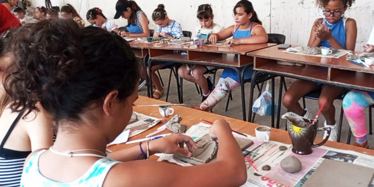 Magia en las manos y los sueños a la arcilla