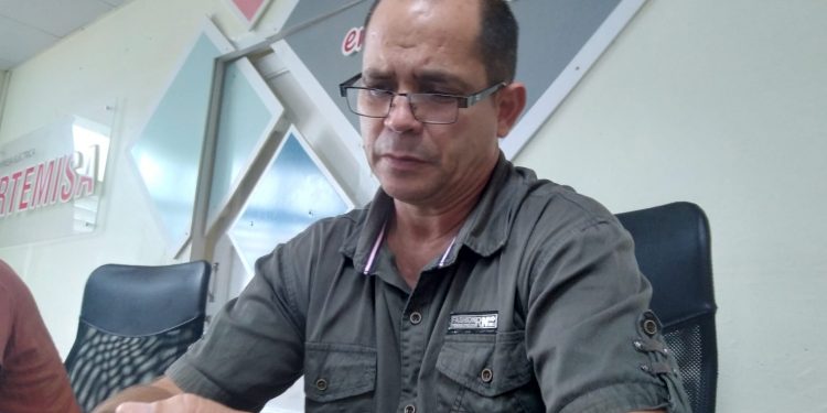 Servicio eléctrico se reduce a 20 por ciento tras fuertes vientos