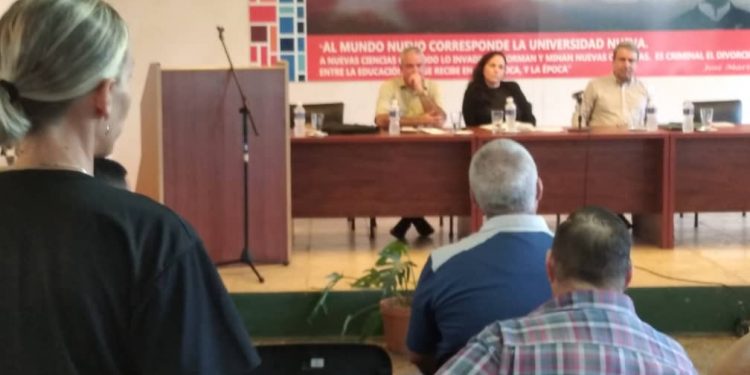 Evalúa Ministro de Educación Superior preparativos para nuevo curso en Artemisa