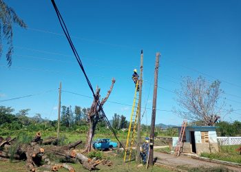 Avanza recuperación de redes eléctricas en San Cristóbal