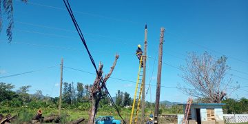 Avanza recuperación de redes eléctricas en San Cristóbal