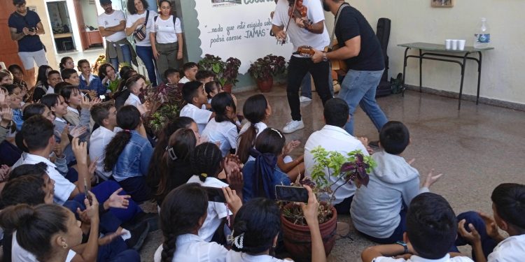 Alegría y donativos de manos de la Unesco